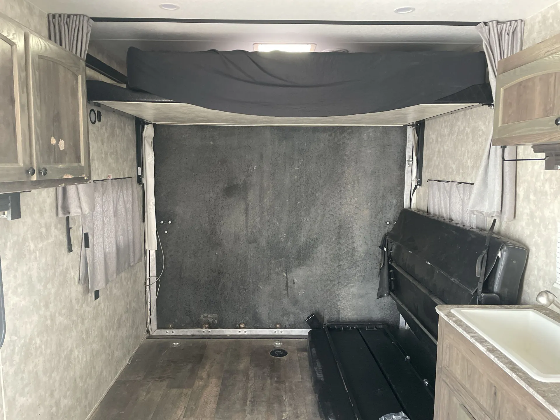 2018 eclipse rv Attitude Limited 21SA-LE - Photo 3
