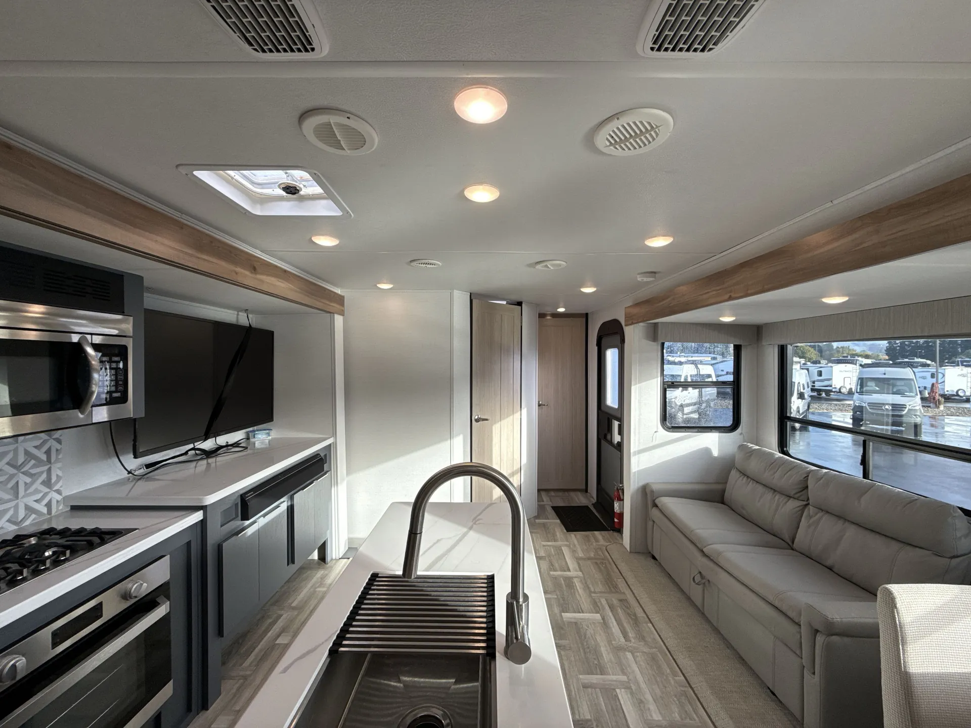 2024 Prime Time LaCrosse 3501BH — living area main