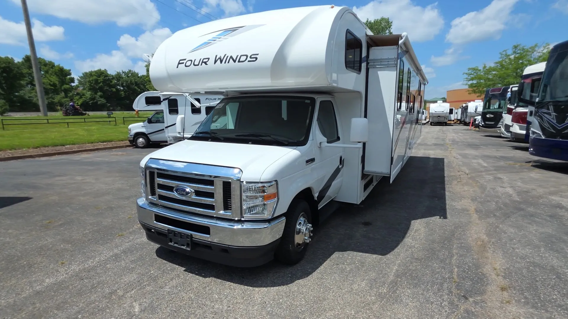 2024 Thor Motor Coach Four Winds 31EV - Photo 4