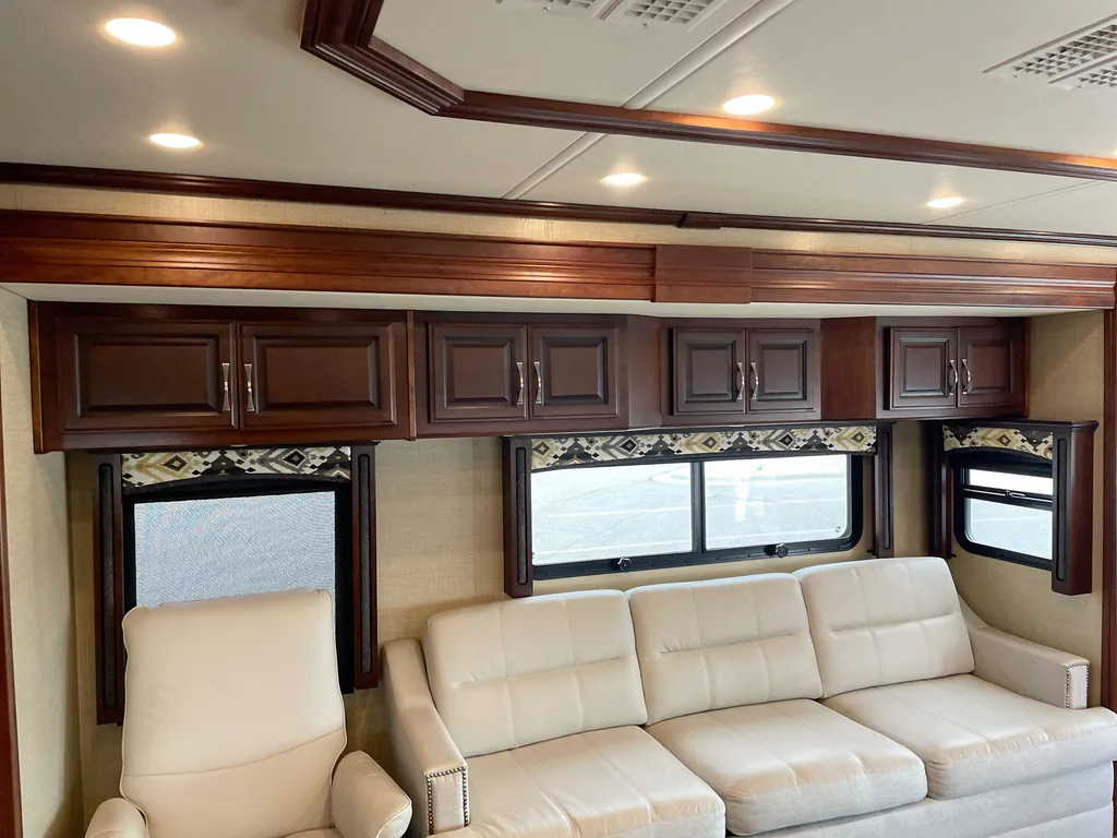 2017 Fleetwood Pace Arrow LXE 38F, Photos photo 13