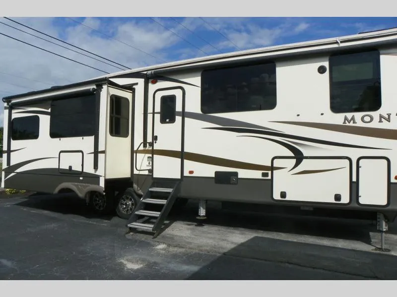 2018 Keystone RV Montana 3811MS - Photo 4