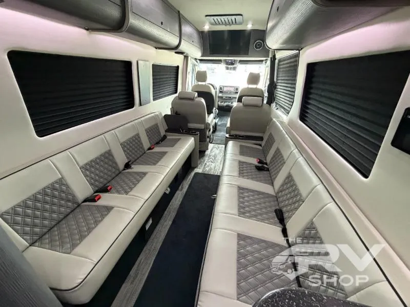 2025 OGV Luxury Coach V-Tour 10TBA - Photo 2