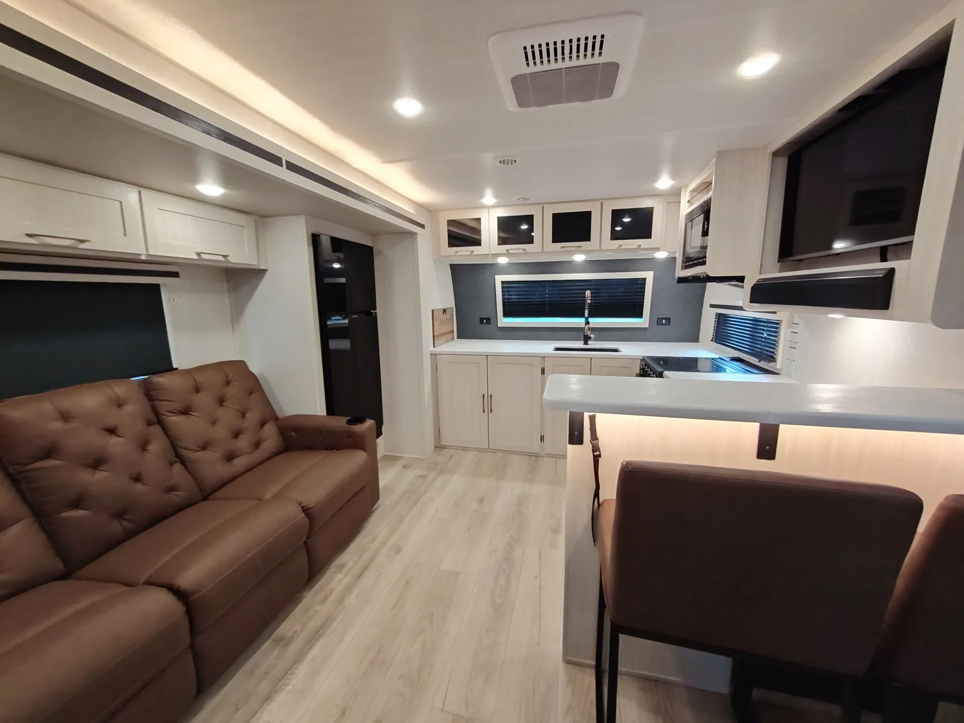 2025 Forest River Grand Surveyor 268FKBS — living area main
