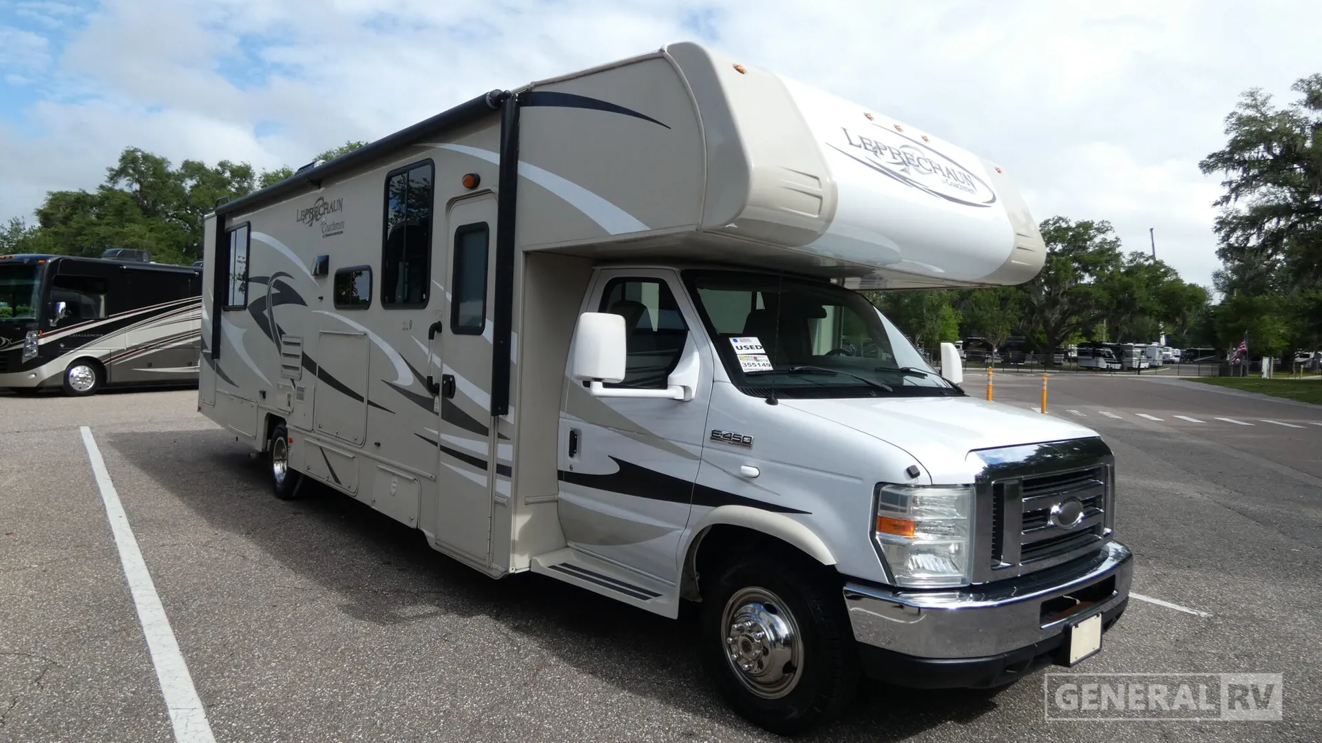 2015 Coachmen Leprechaun 319DS - Photo 2
