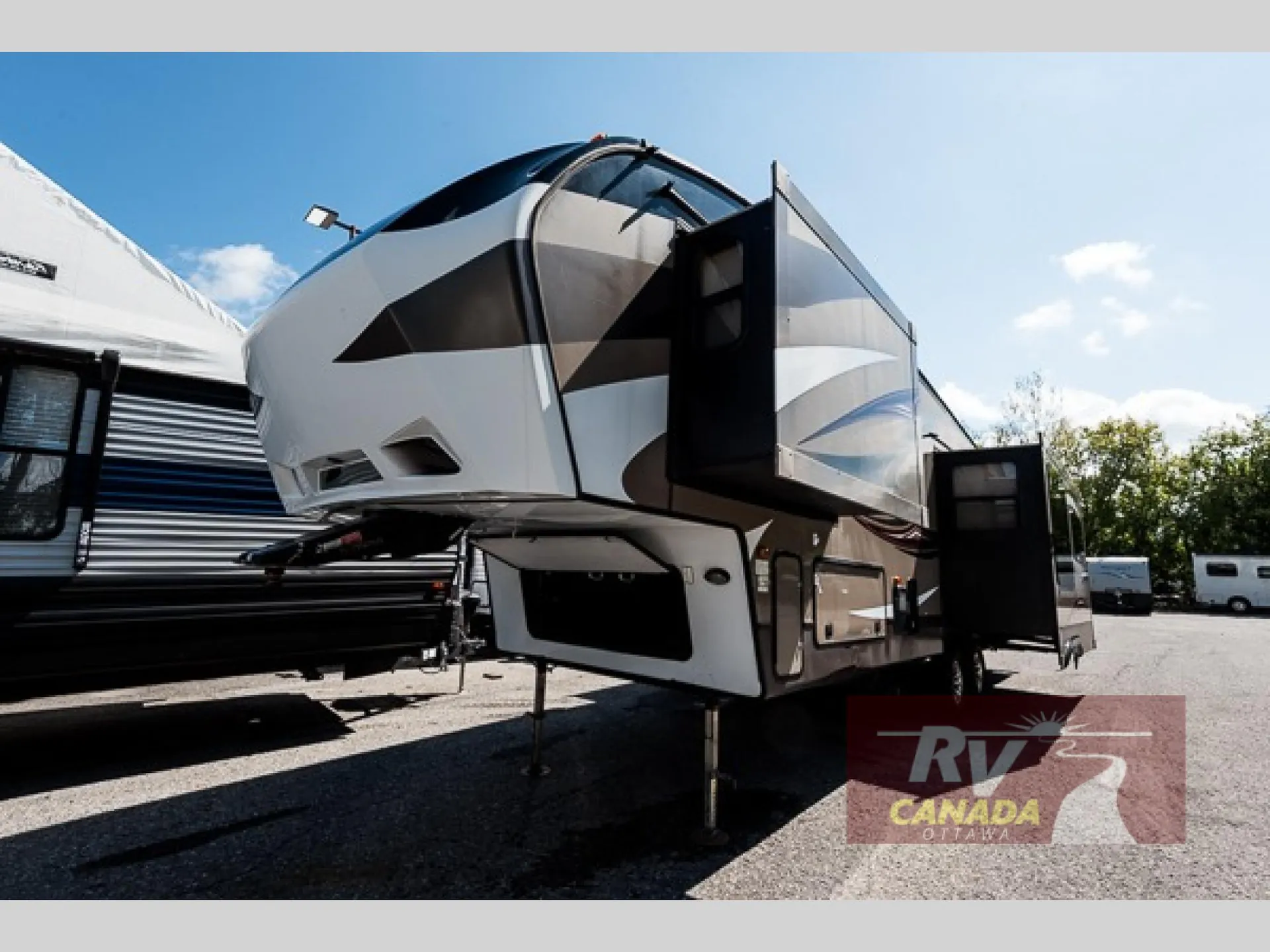 2016 Keystone Cougar 303RLS - Photo 4