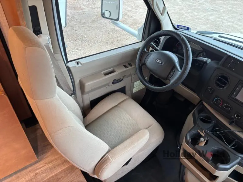 2017 Winnebago Minnie Winnie 27Q - Photo 2