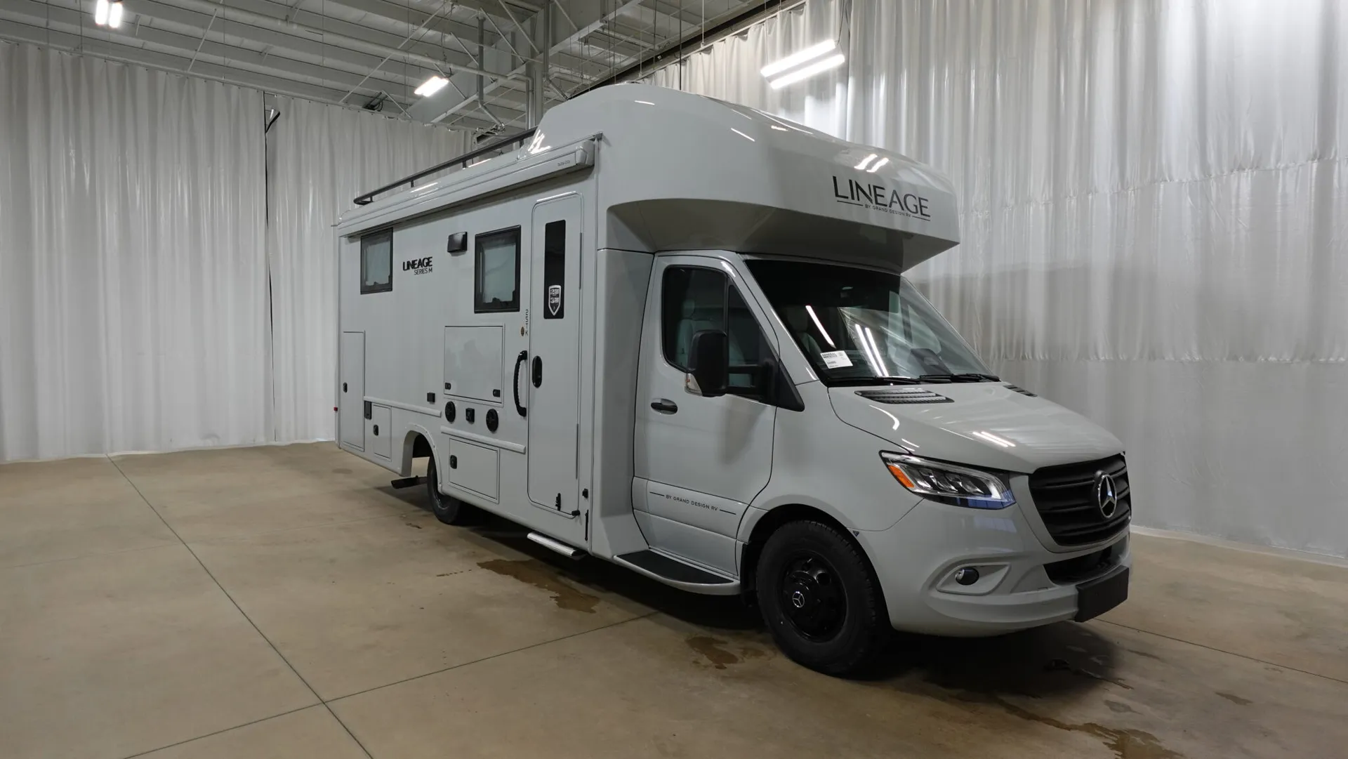 2026 Grand Design Lineage Series M 25TK - Photo 2