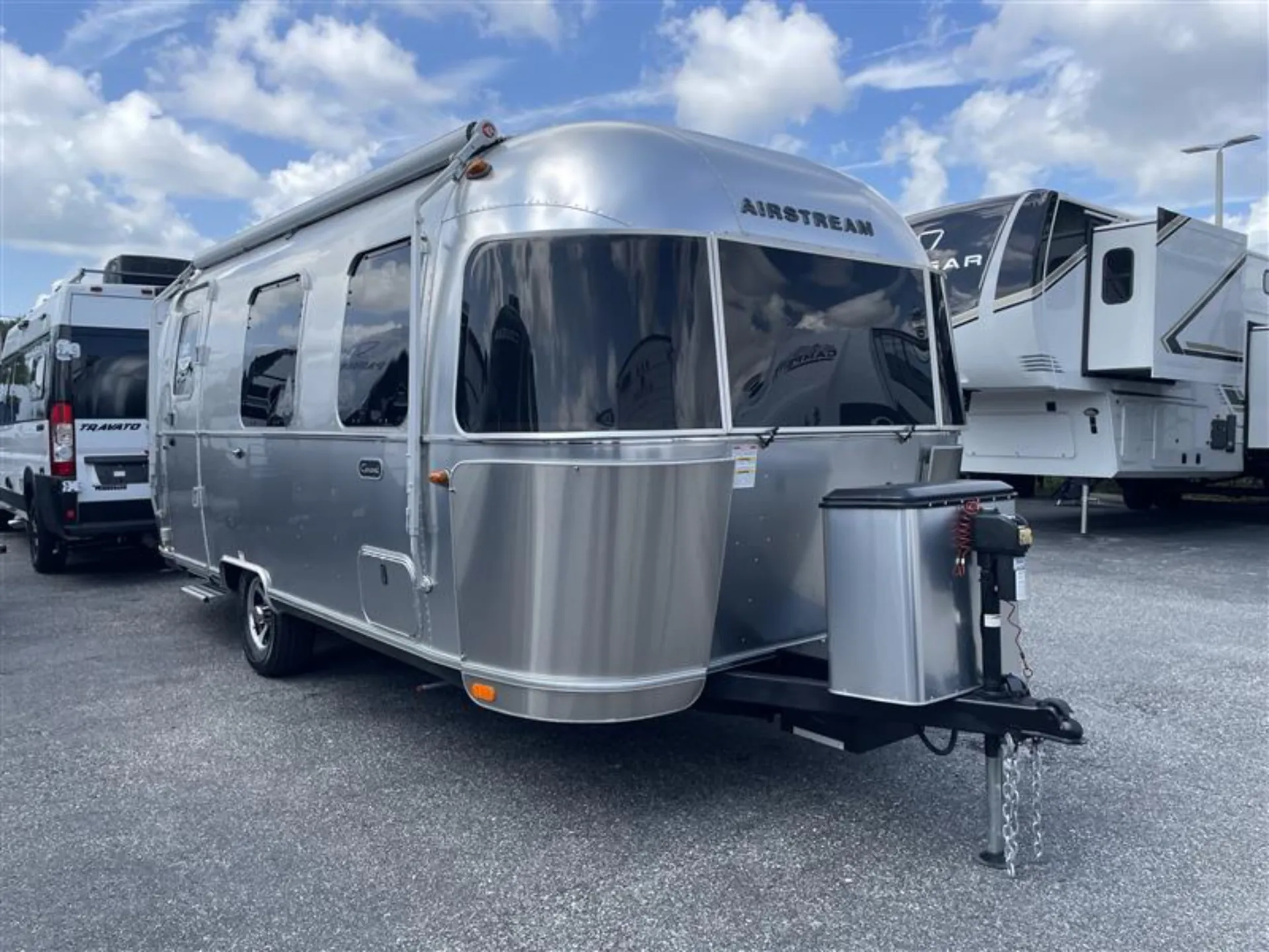 2021 Airstream Caravel 22FB - Photo 2