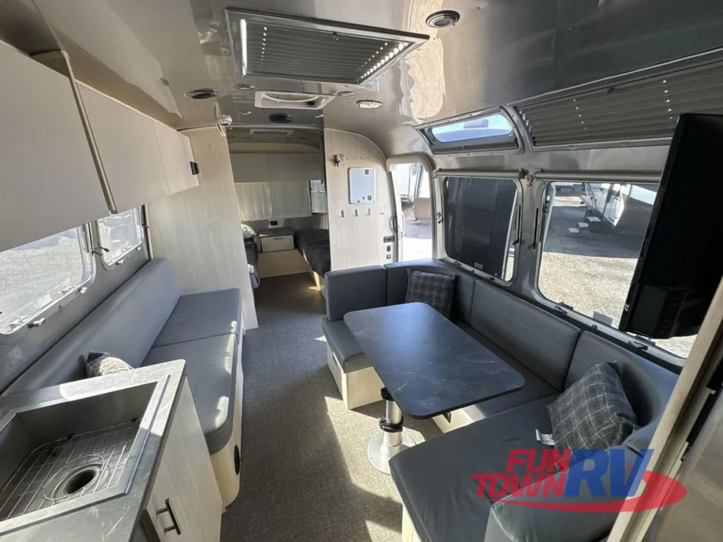 2024 Airstream Flying Cloud 30FB Office, Photos photo 14