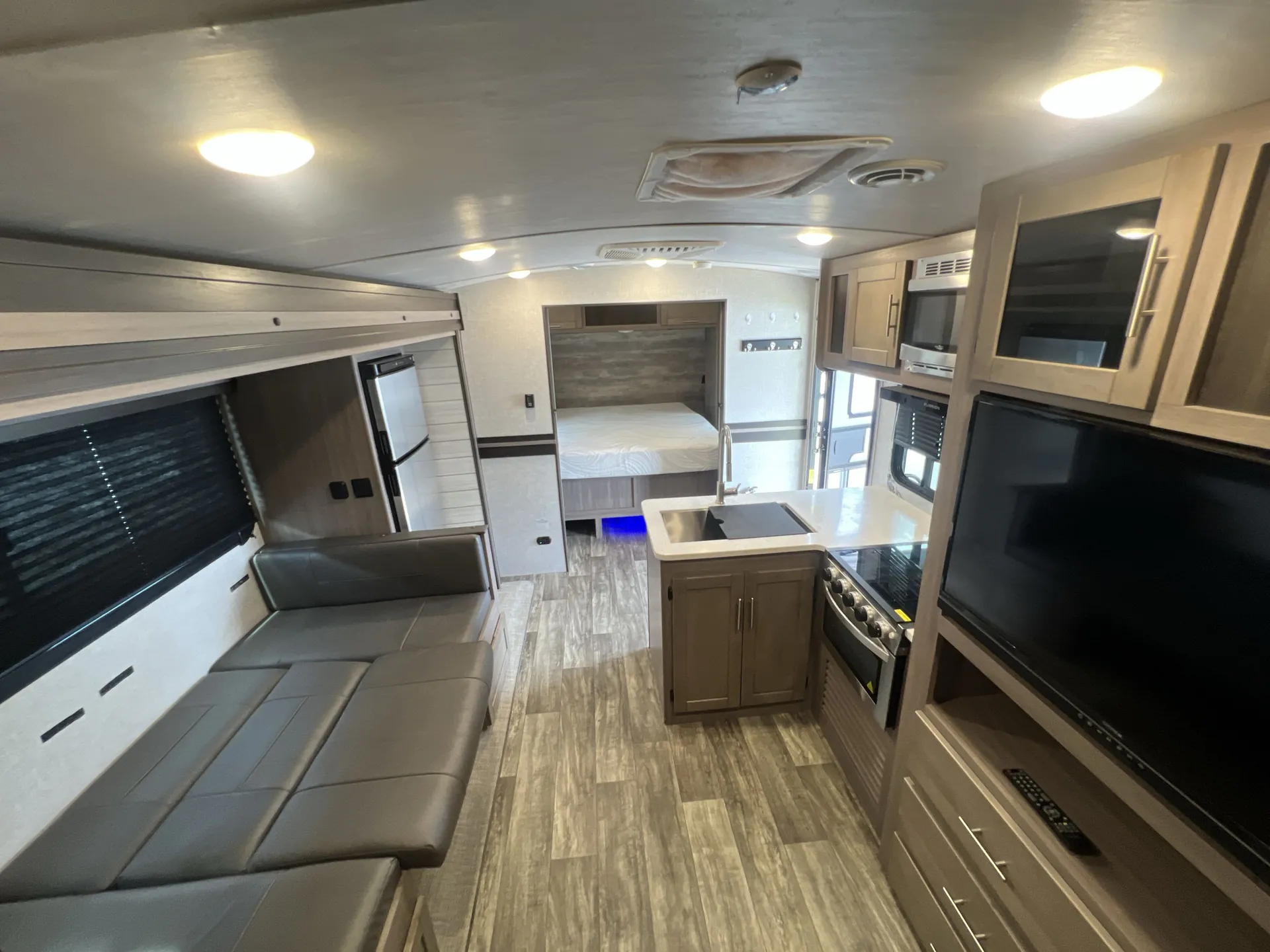 2022 CrossRoads Sunset Trail Super Lite 242BH — living area main
