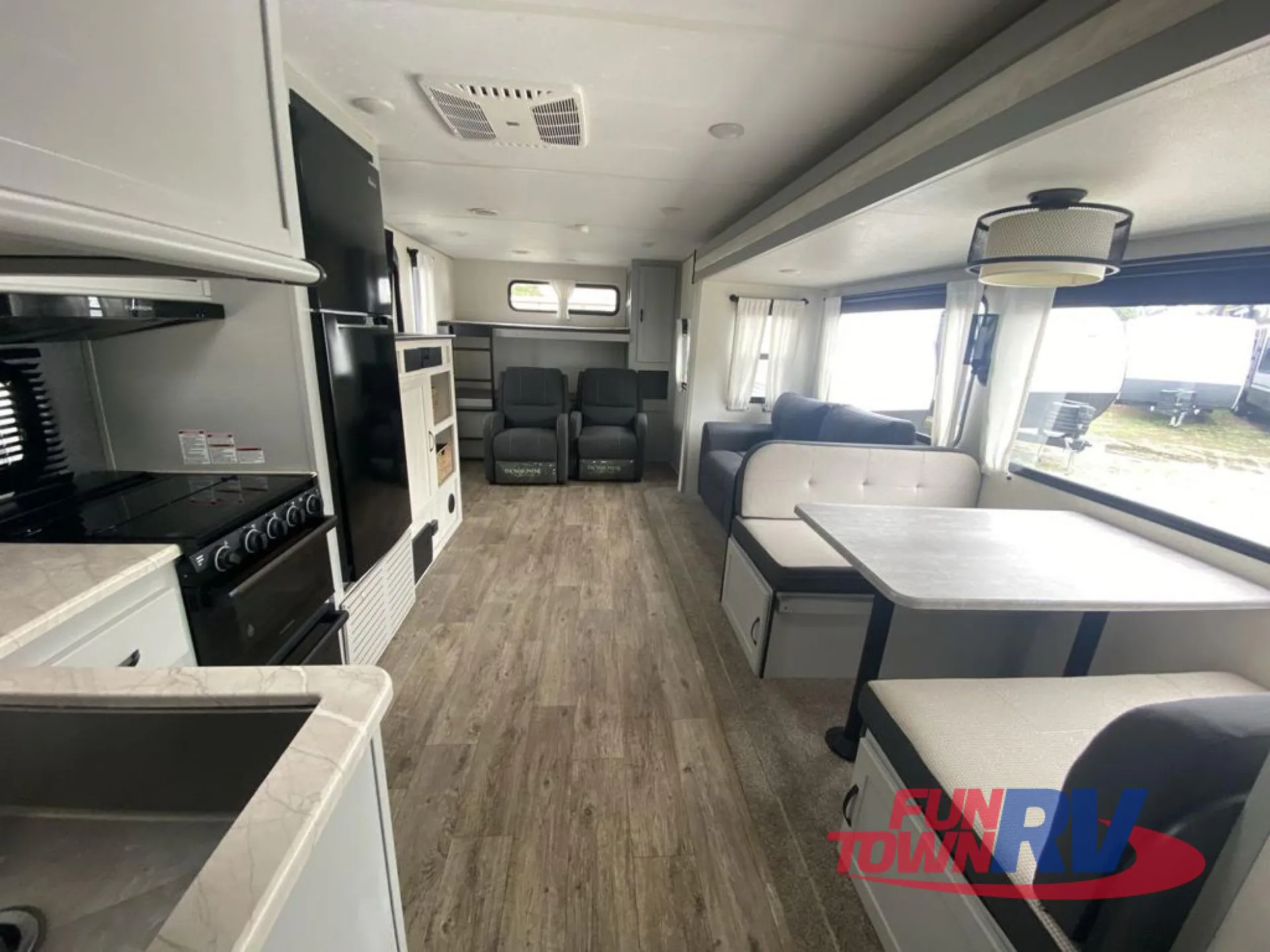 2021 Forest River Vibe 32MS dealer photo 2 from Fun Town RV