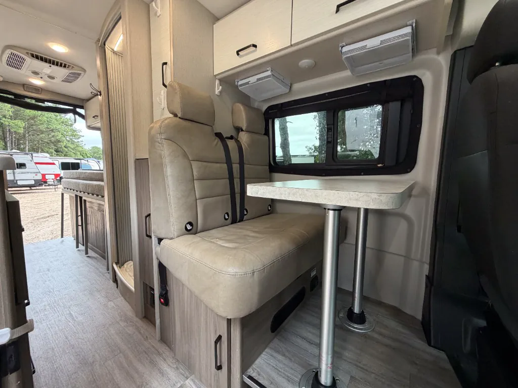 2024 Thor Motor Coach Dazzle 2AB - Photo 4