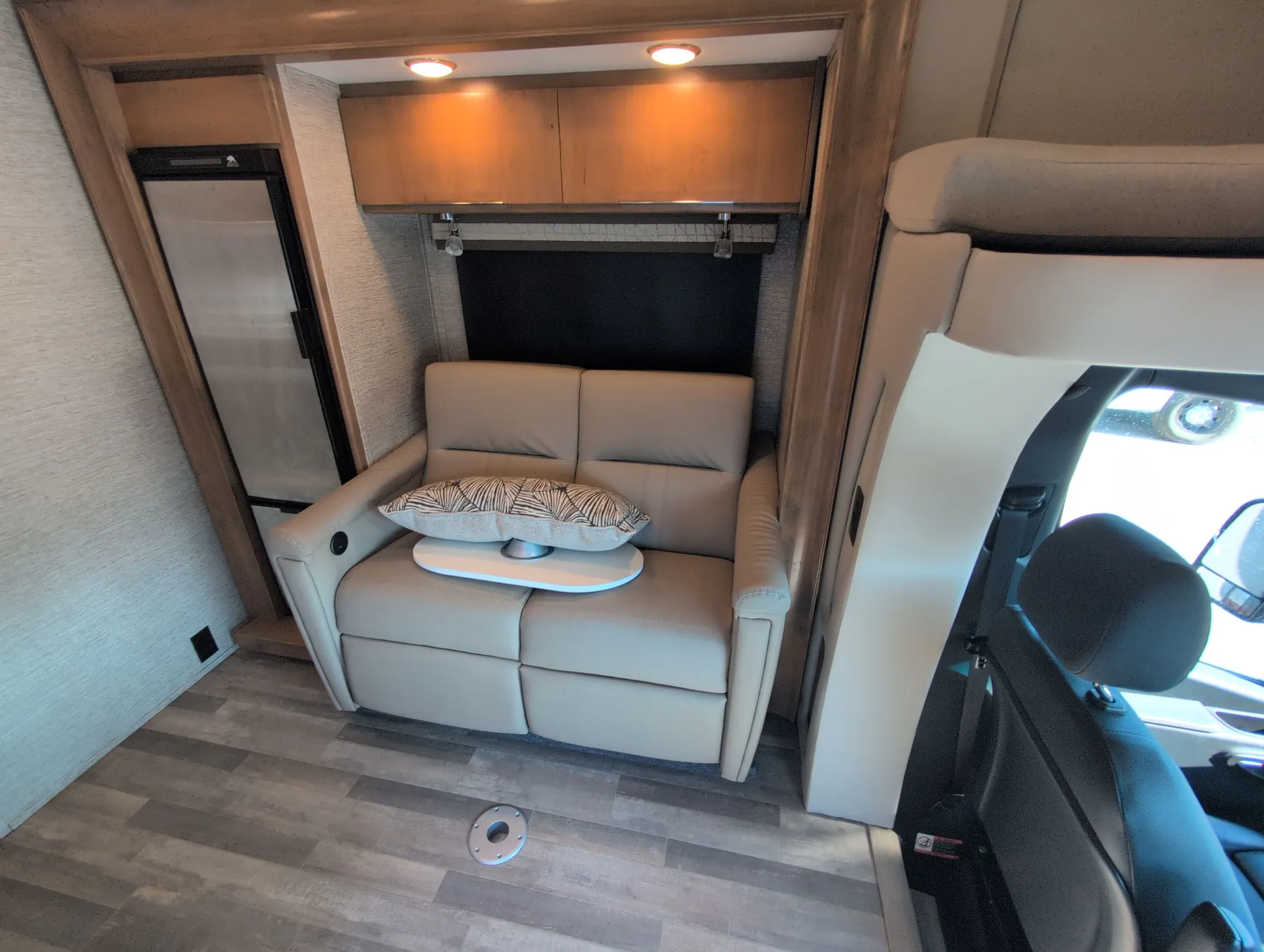 2020 Tiffin Wayfarer 24 TW — living area main
