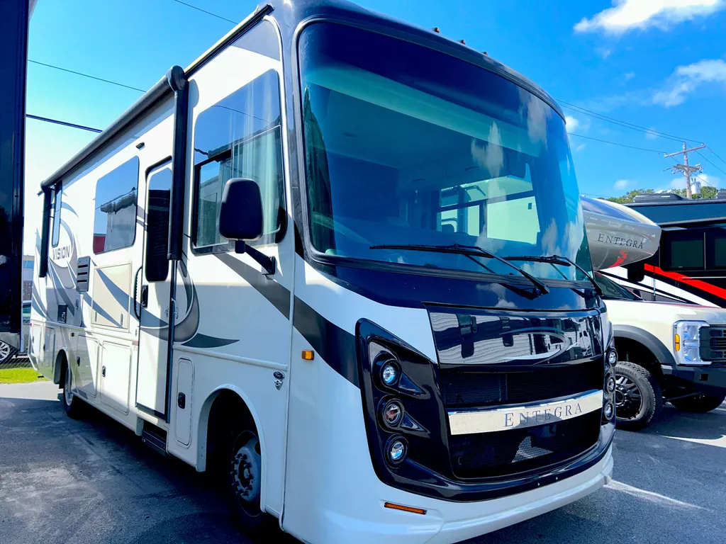 2022 Entegra Coach Vision 27A, Photos photo 3