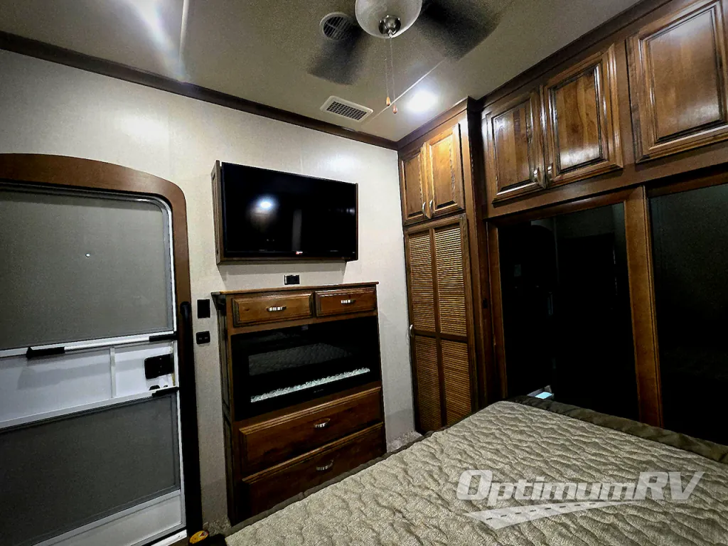 2019 Forest River Riverstone Legacy 38RE, Photos photo 4