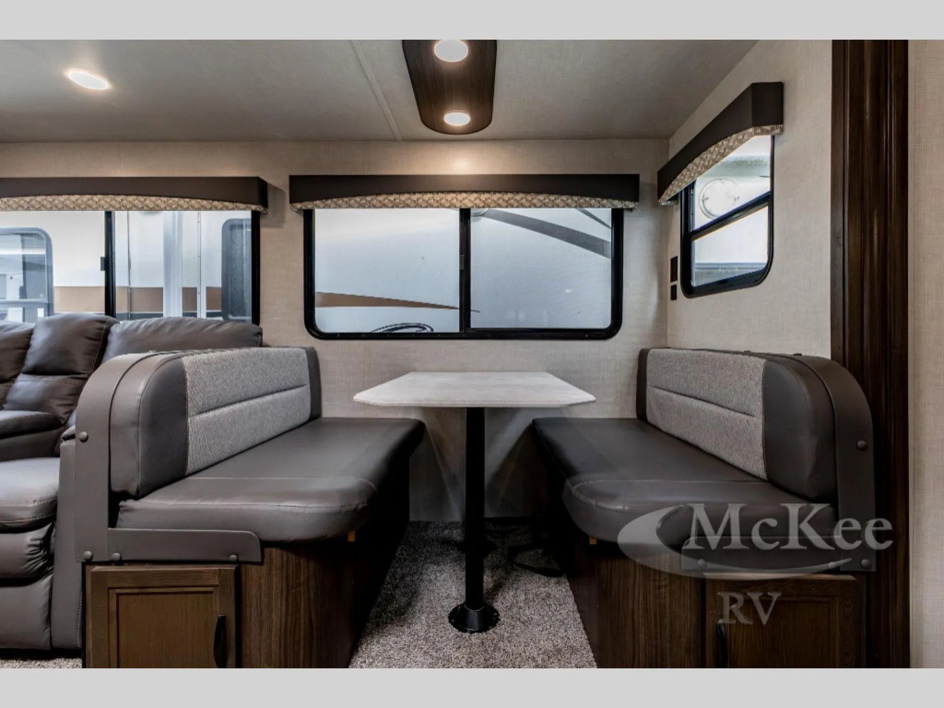 2020 Winnebago Voyage 3033BH - Photo 4