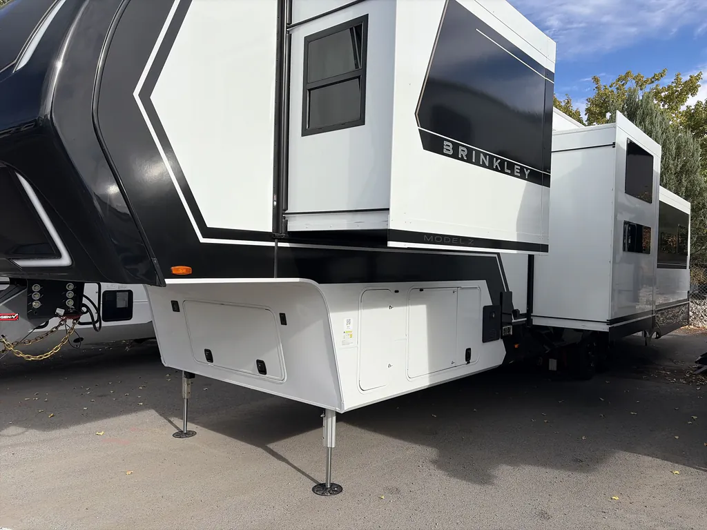 2026 Brinkley Model Z 3100, Photos photo 6