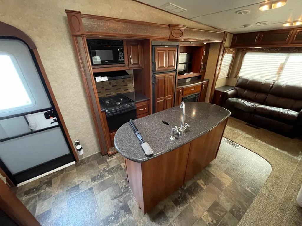 2014 Prime Time Crusader 295RST, Photos photo 11