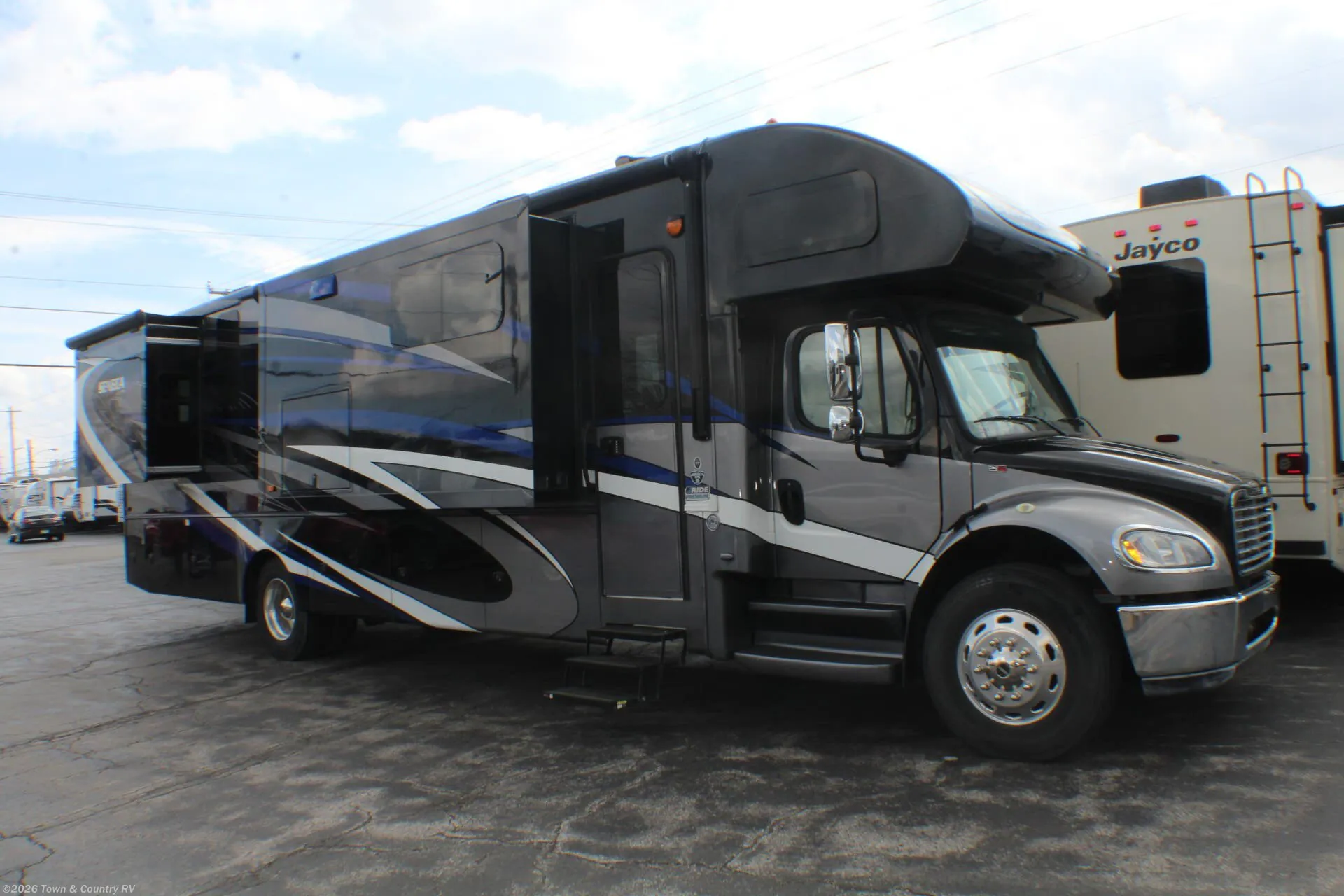 2019 Jayco Seneca 37TS - Photo 2
