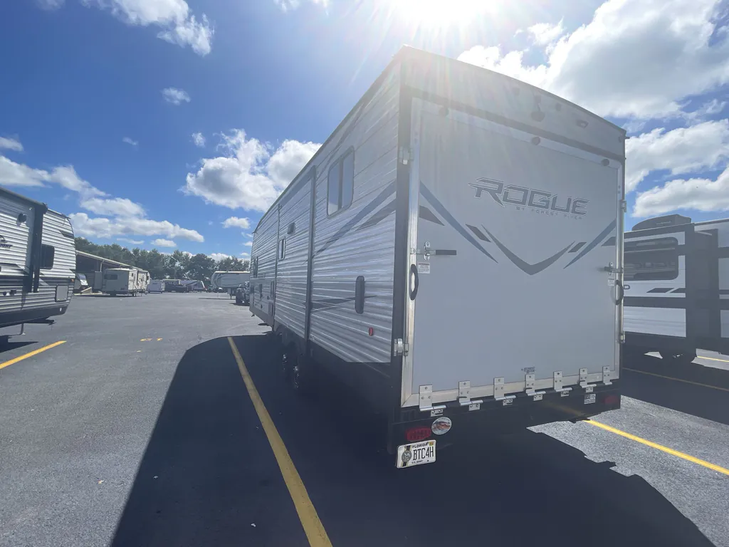 2022 Forest River Vengeance Rogue 26V, Photos photo 6