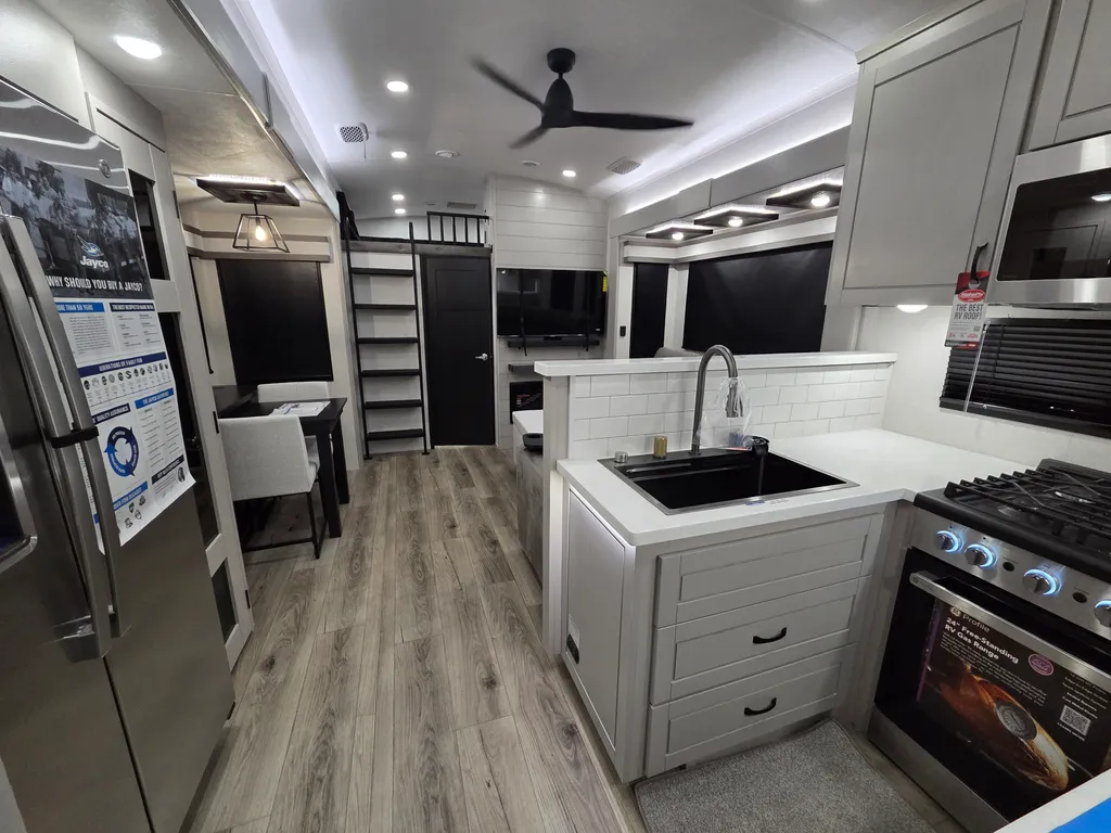 2026 Jayco North Point 395DSDB, Photos photo 5