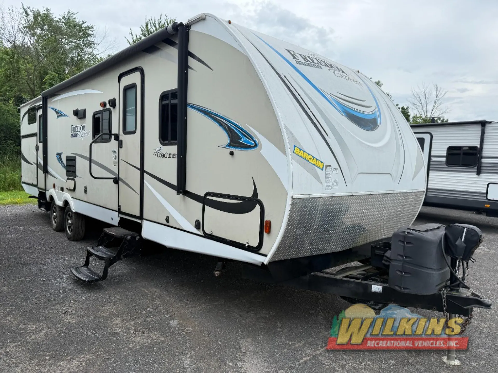 2018 Coachmen Freedom Express 310BHDS - Photo 2