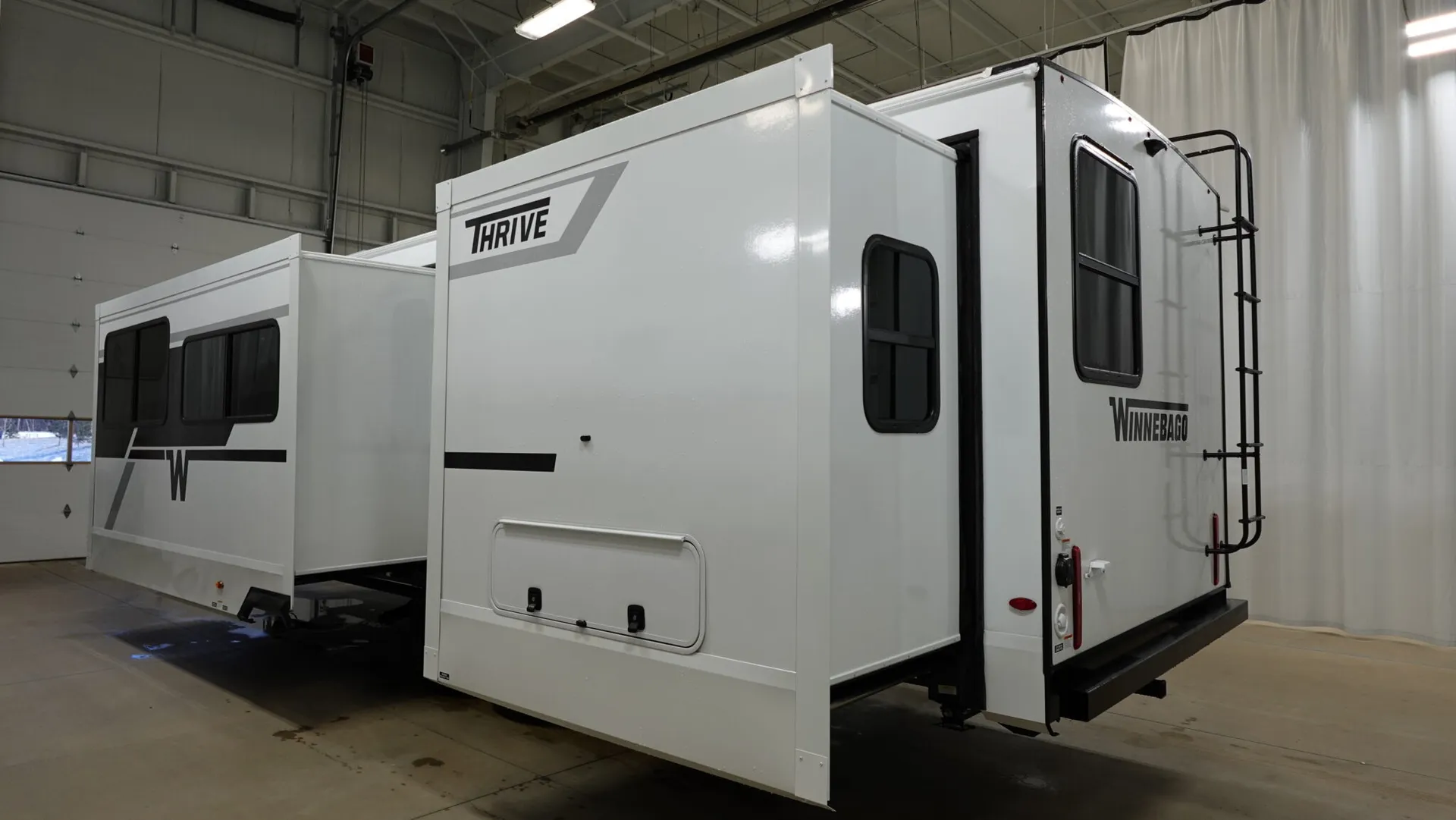 2026 Winnebago Thrive 26FKD - Photo 4