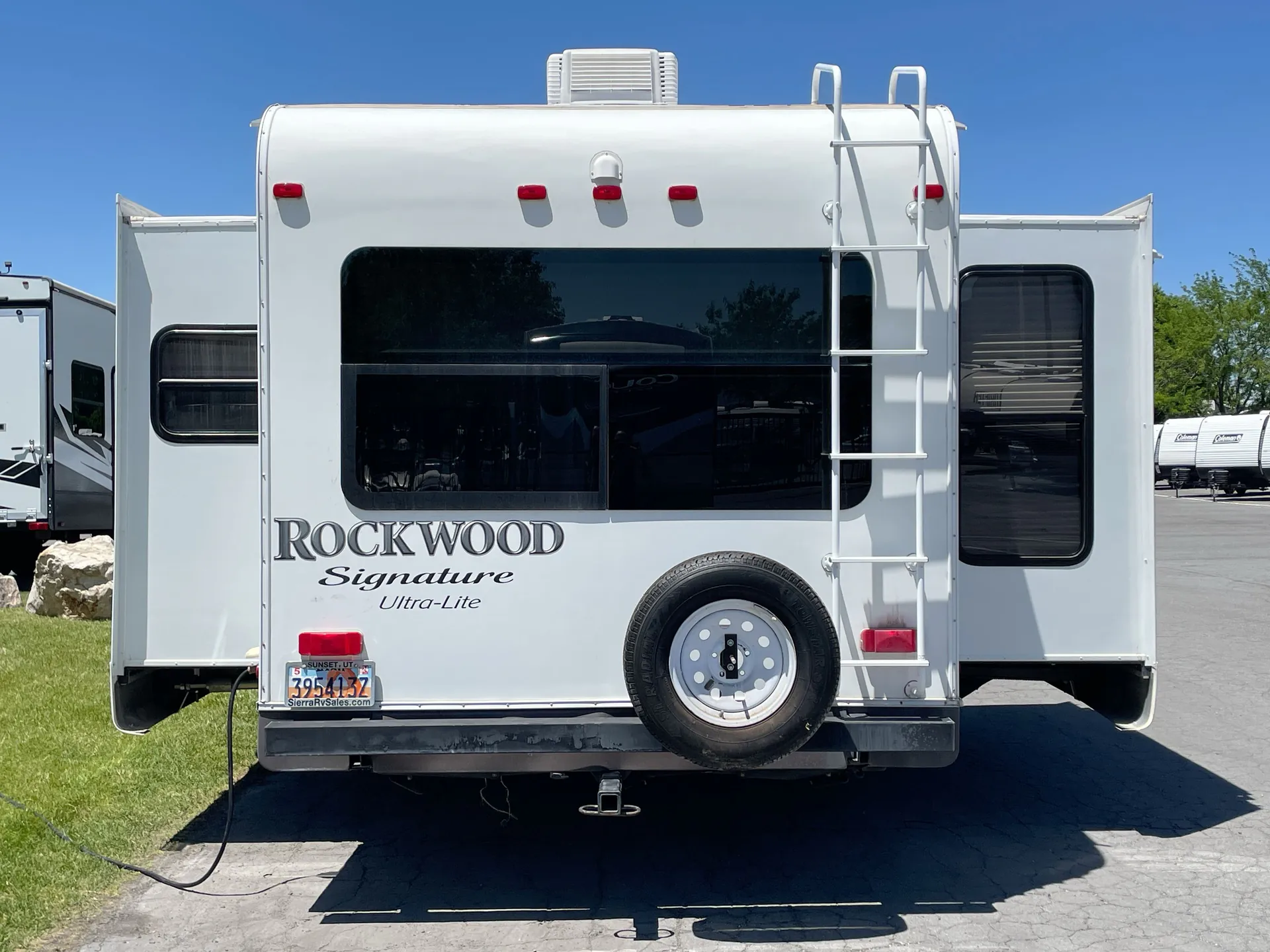 2014 Forest River Rockwood Signature Ultra Lite 8289WS — backside