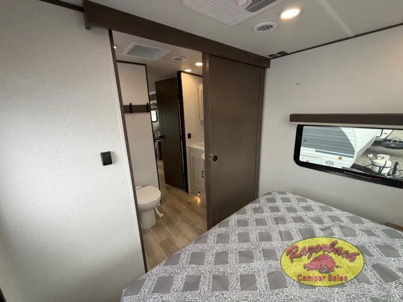 2027 Coachmen American Spirit 3070BH - Photo 4