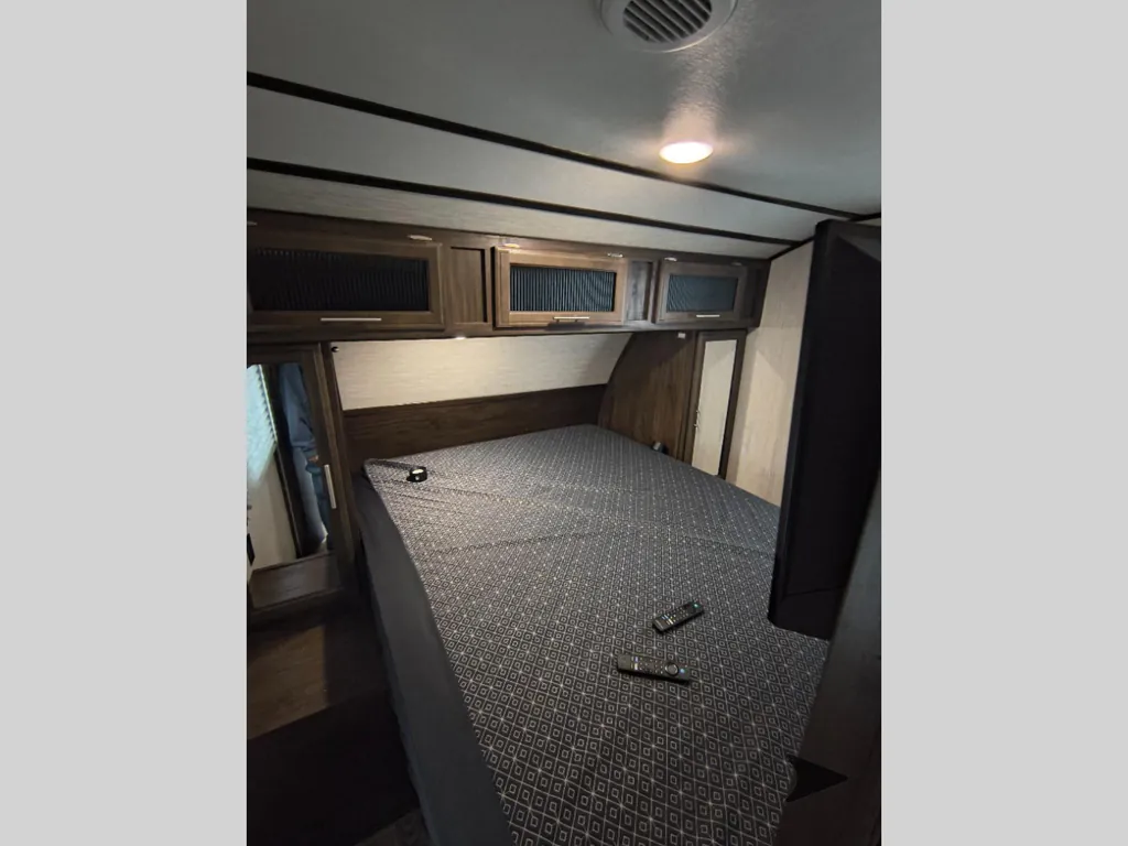 2019 Forest River Cherokee Alpha Wolf 26DBH-L, Photos photo 32