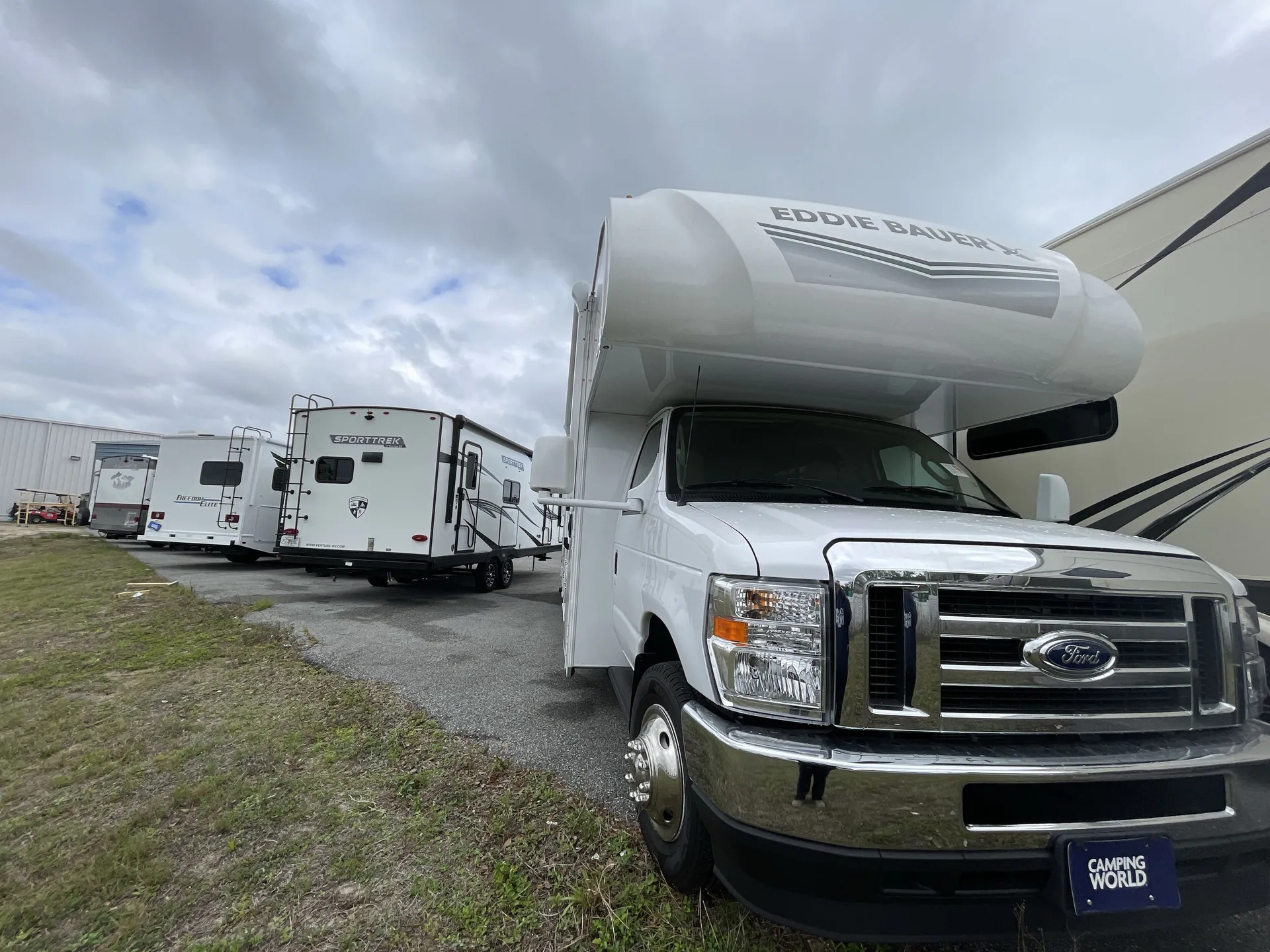 2025 Thor Motor Coach Freedom Eddie Bauer 31EB - Photo 2
