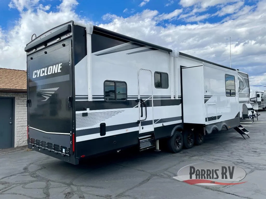 2026 Heartland Cyclone 3913 - Photo 3