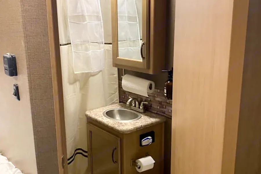 2019 Thor Motor Coach Chateau 22E, Photos photo 5