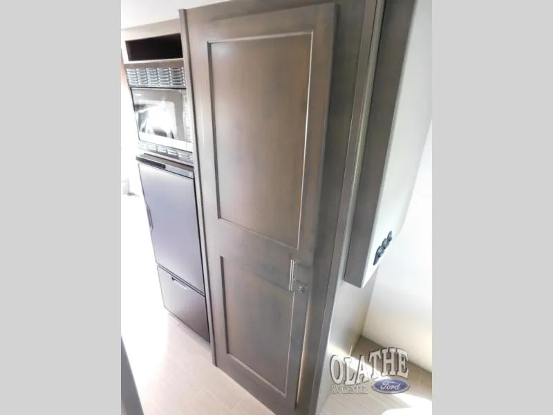 2023 Regency Ultra Brougham 25IB - Photo 3