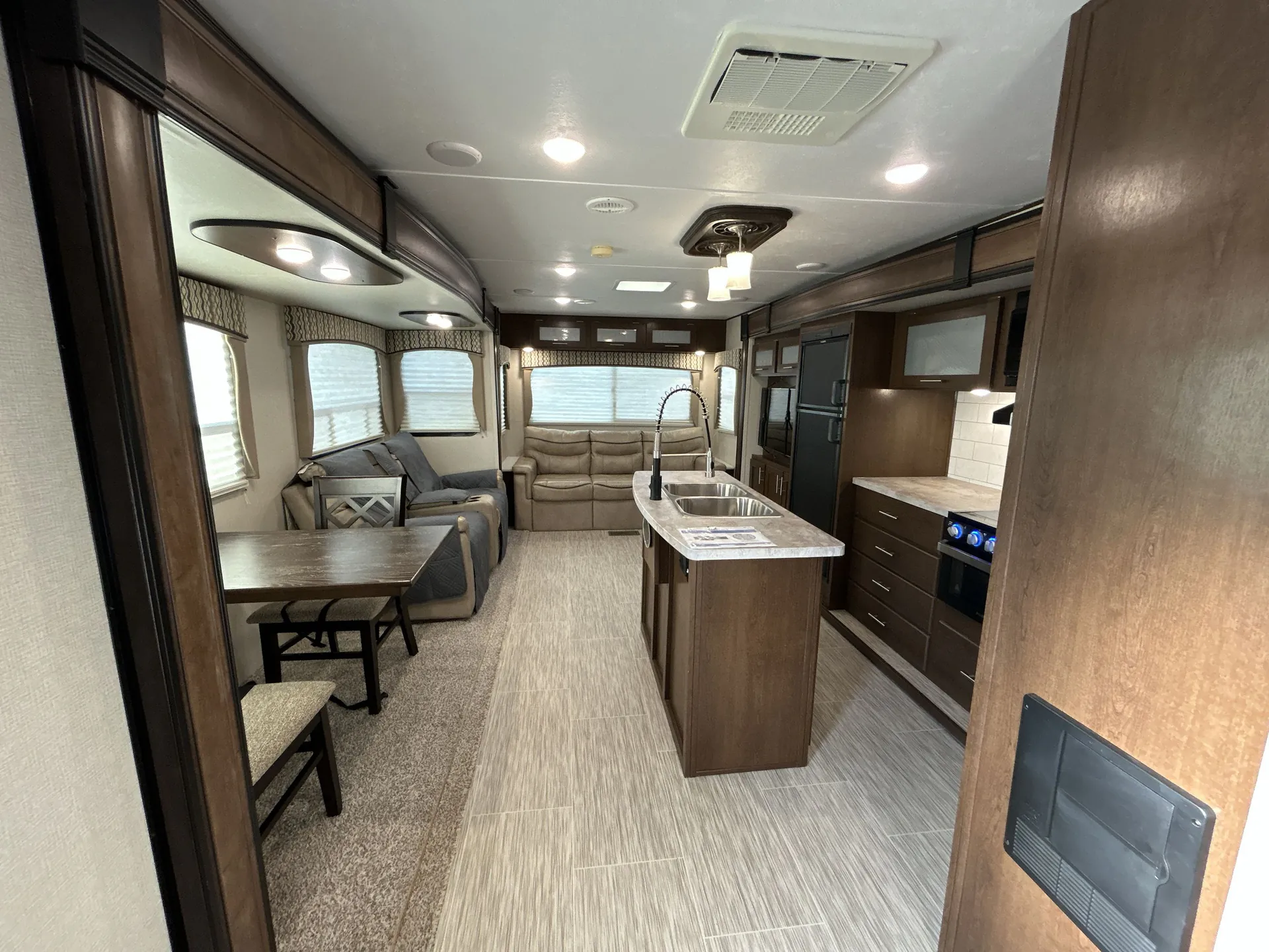 2019 Forest River Wildcat 312RLI — campside