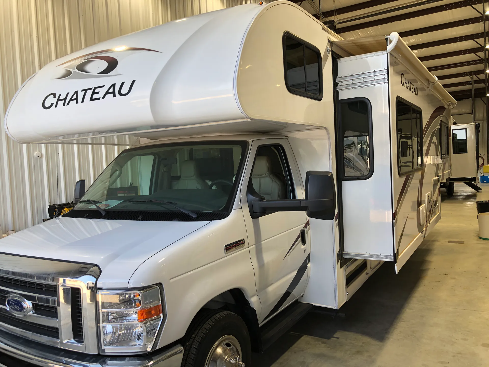 2023 Thor Motor Coach Chateau 27R - Photo 4
