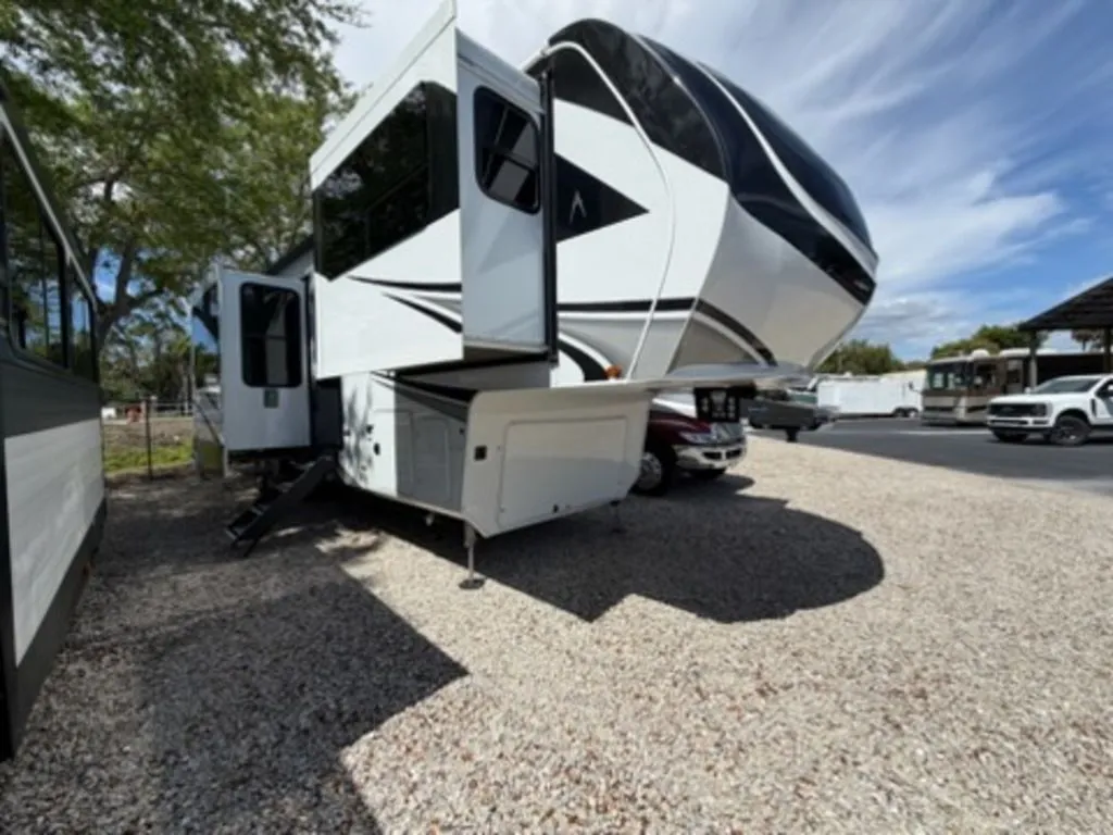 2025 Grand Design Solitude 380FL - Photo 2
