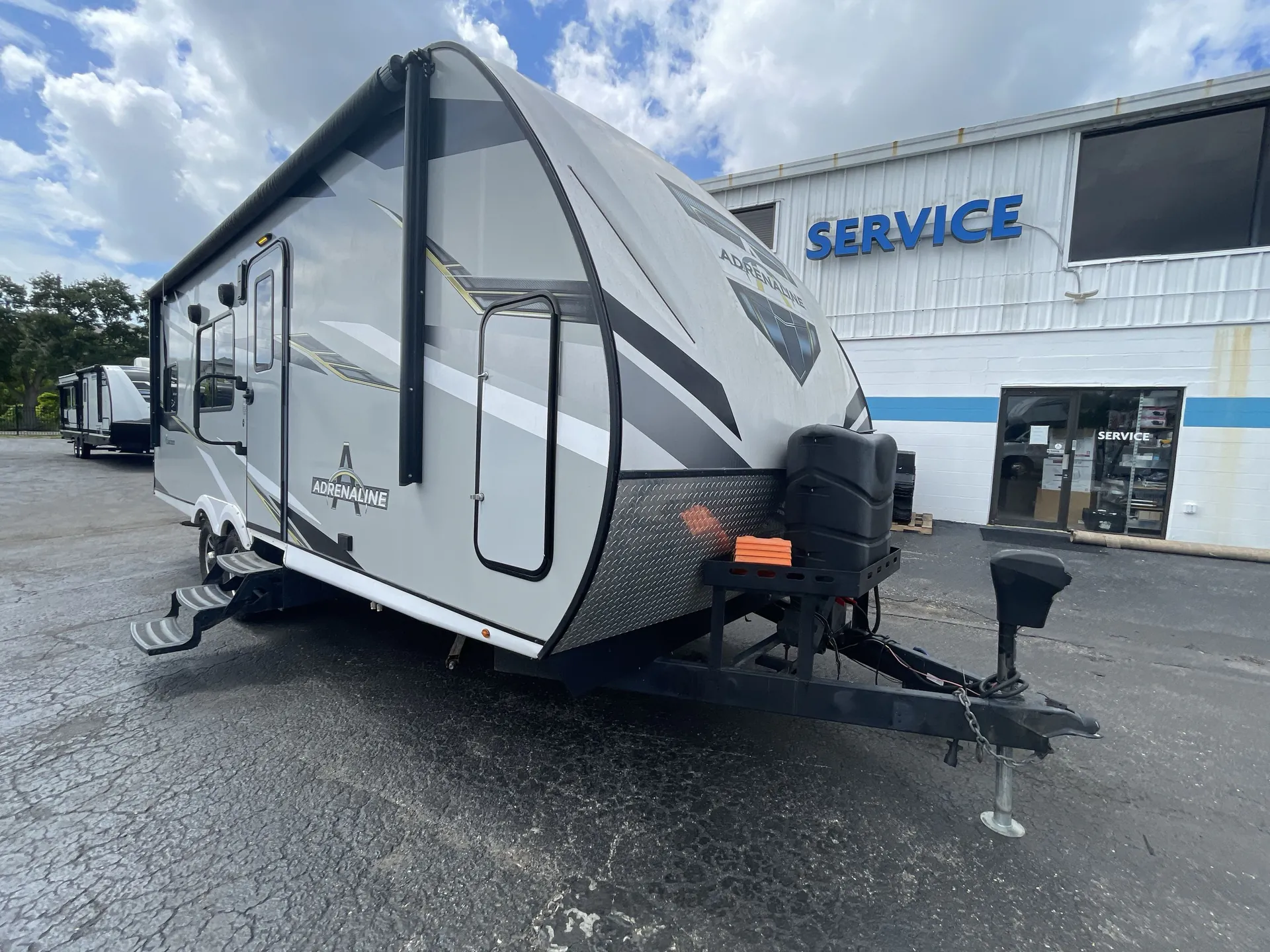 2022 Coachmen Adrenaline 21LT - Photo 2