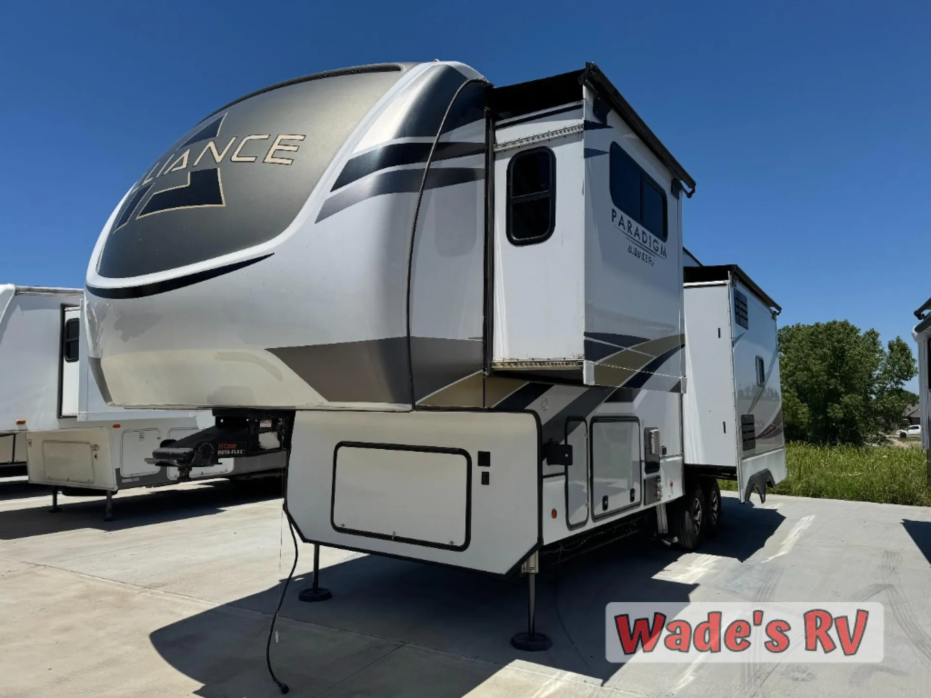 2022 Alliance RV Paradigm 295MK - Photo 3