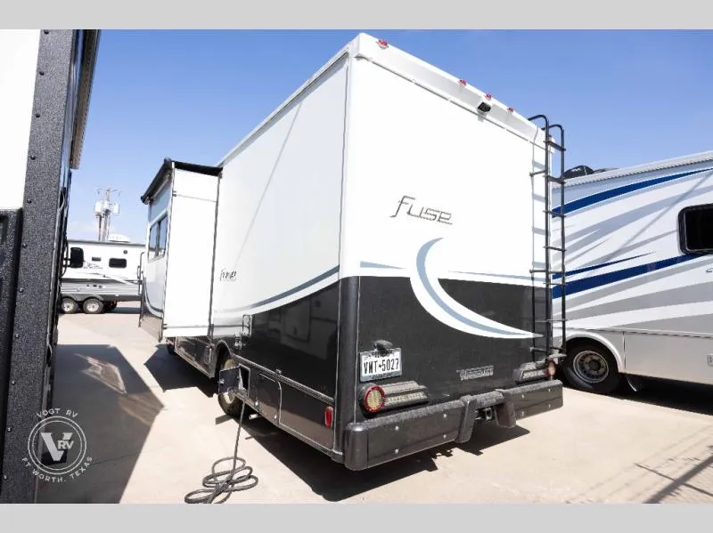 2019 Winnebago Fuse 23F - Photo 3