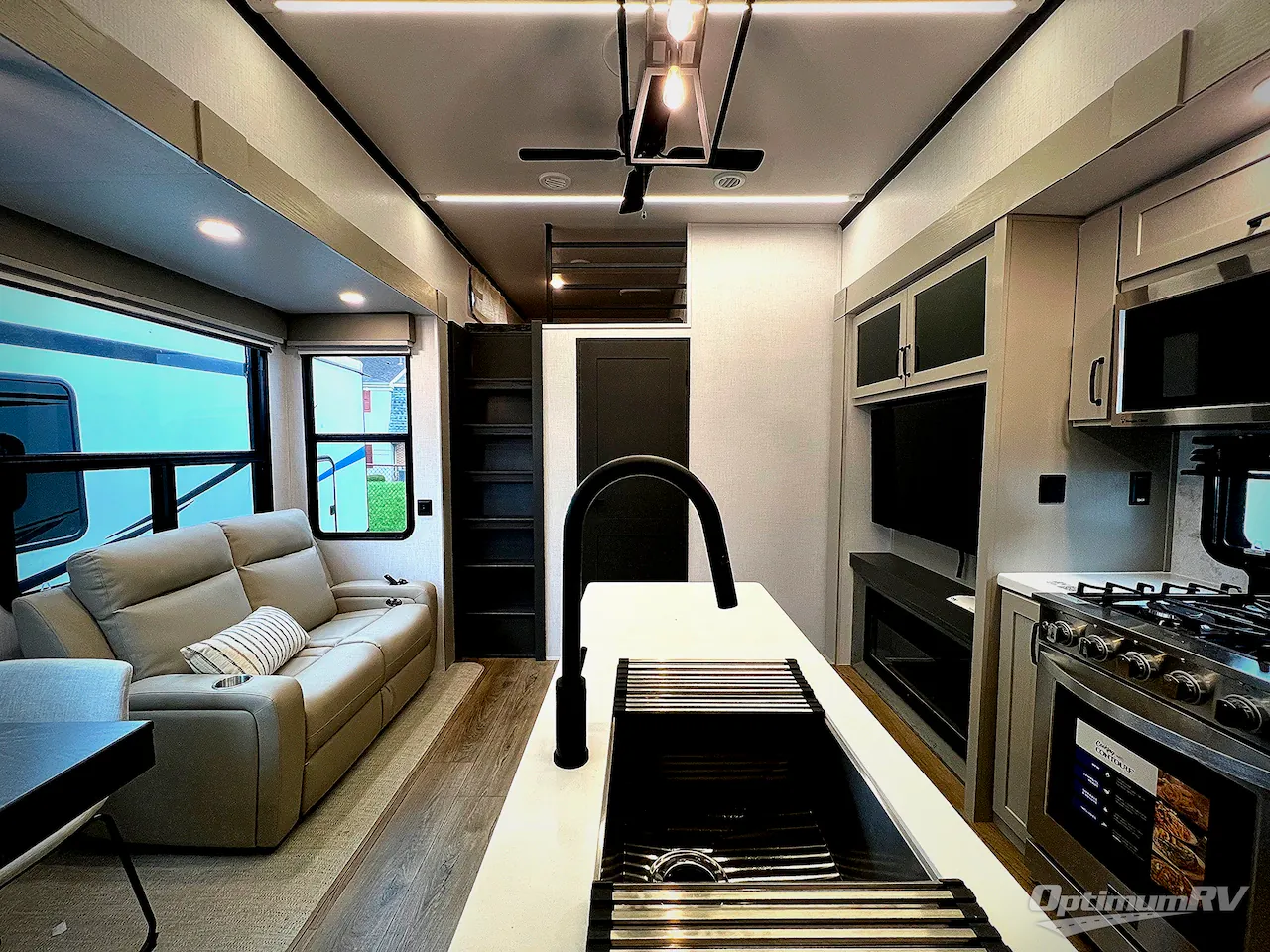 2025 Palomino Columbus 376DS dealer photo 2 from Optimum RV