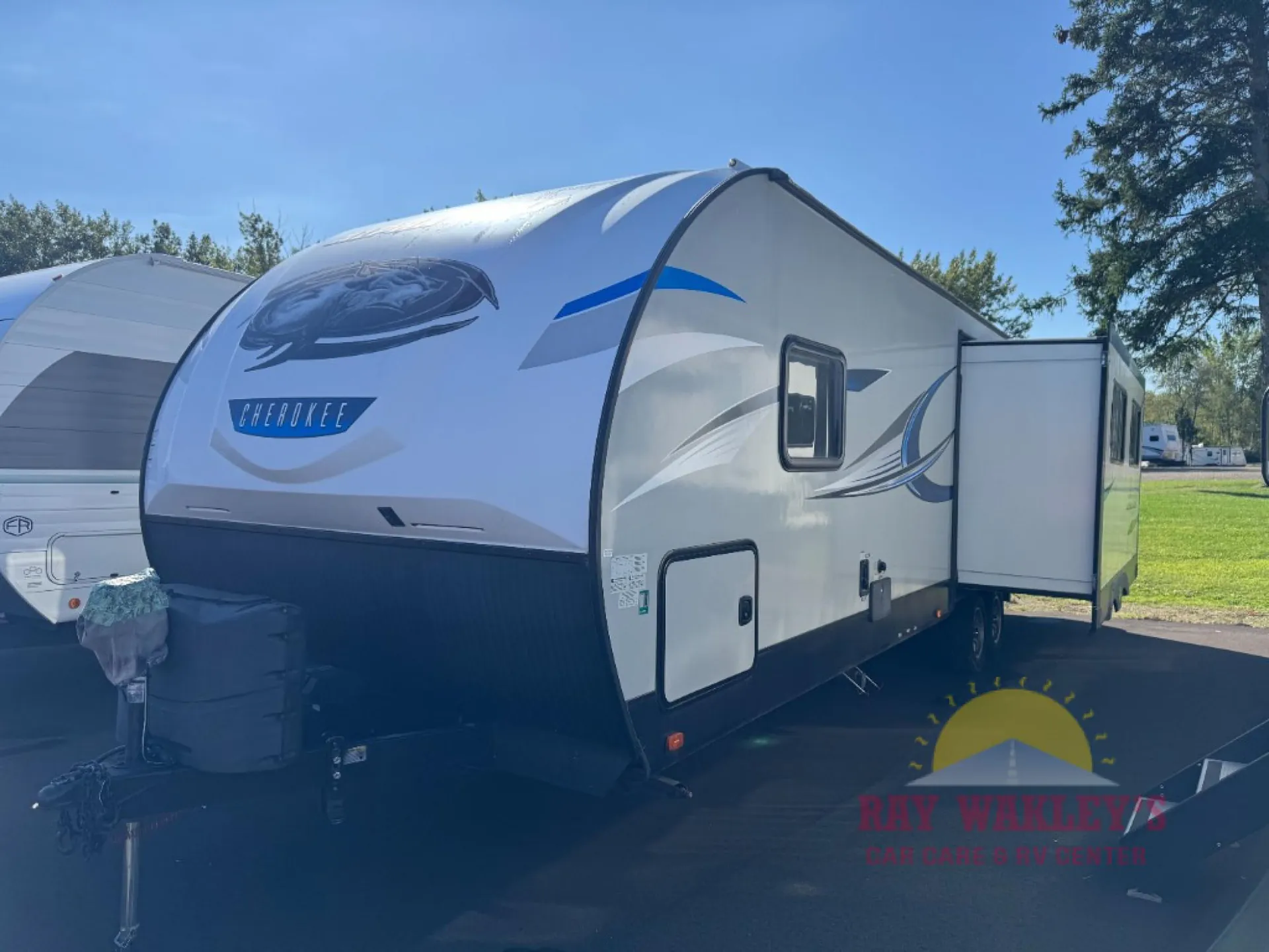 2019 Forest River Cherokee Alpha Wolf 27RK-L — Photo 5