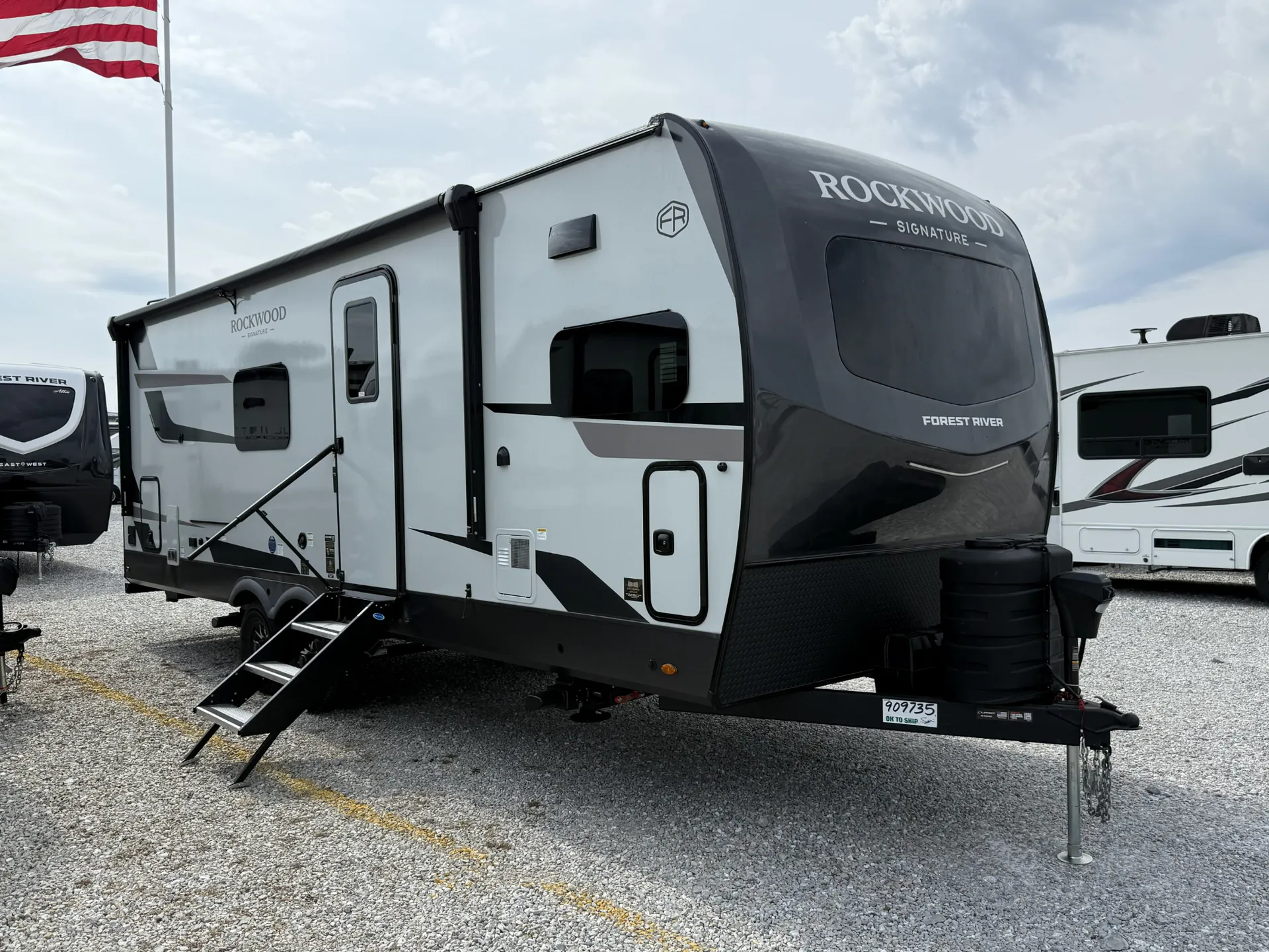 2026 Forest River Rockwood Signature 8263MBR - Photo 2