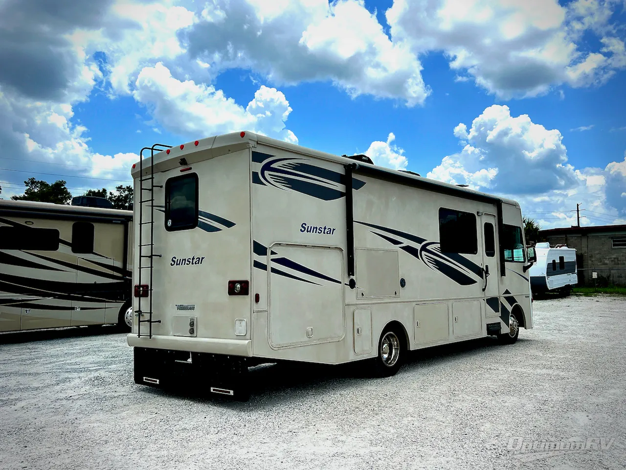 2017 Winnebago Sunstar 29V - Photo 3
