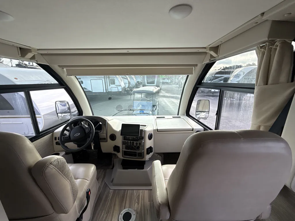 2023 Thor Motor Coach Vegas 24.3, Photos photo 9