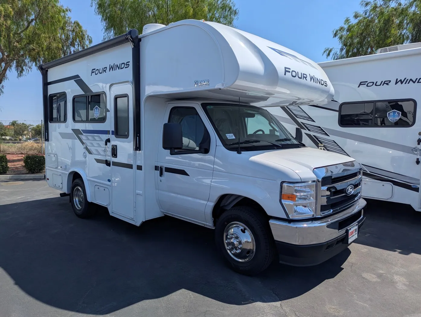 2026 Thor Motor Coach Four Winds 19Z - Photo 2