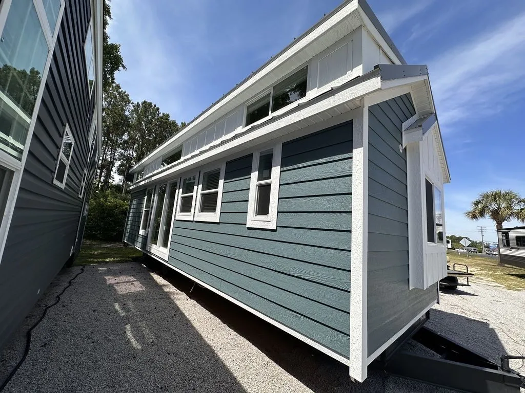 2026 GREAT OUTDOOR COTTAGES BAYVIEW 215-L - Main photo