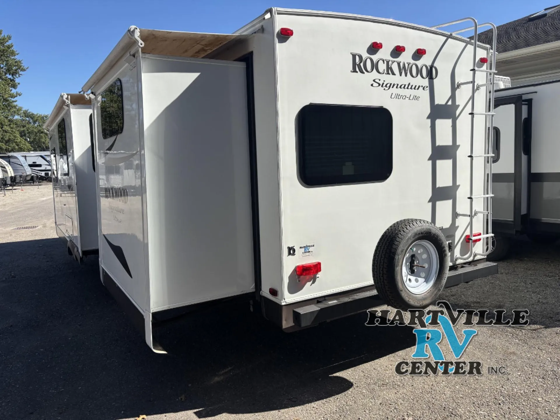 2014 Forest River Rockwood Signature Ultra Lite 8311SS - Photo 4