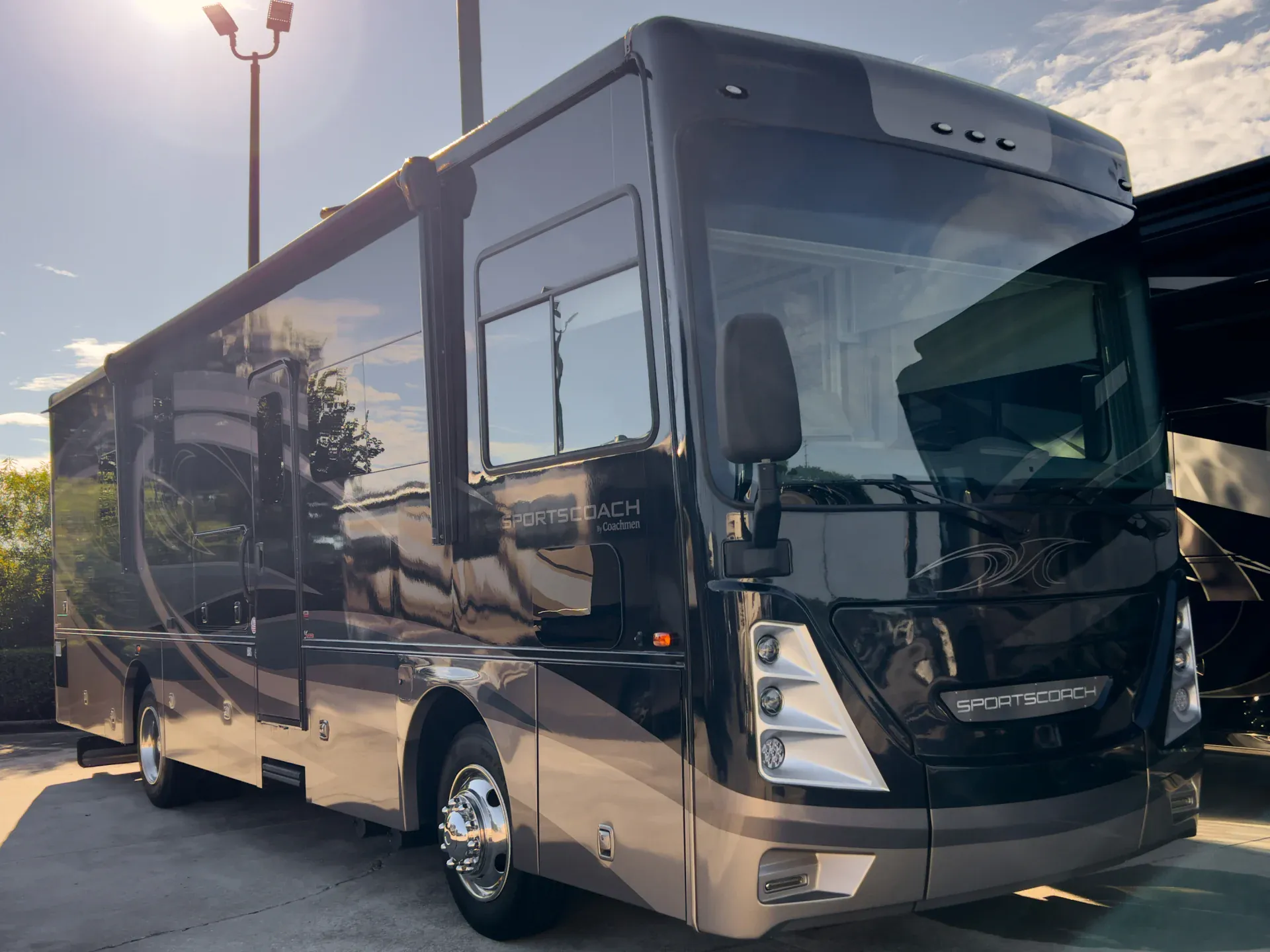 2022 Coachmen Sportscoach SRS 339DS - Photo 2