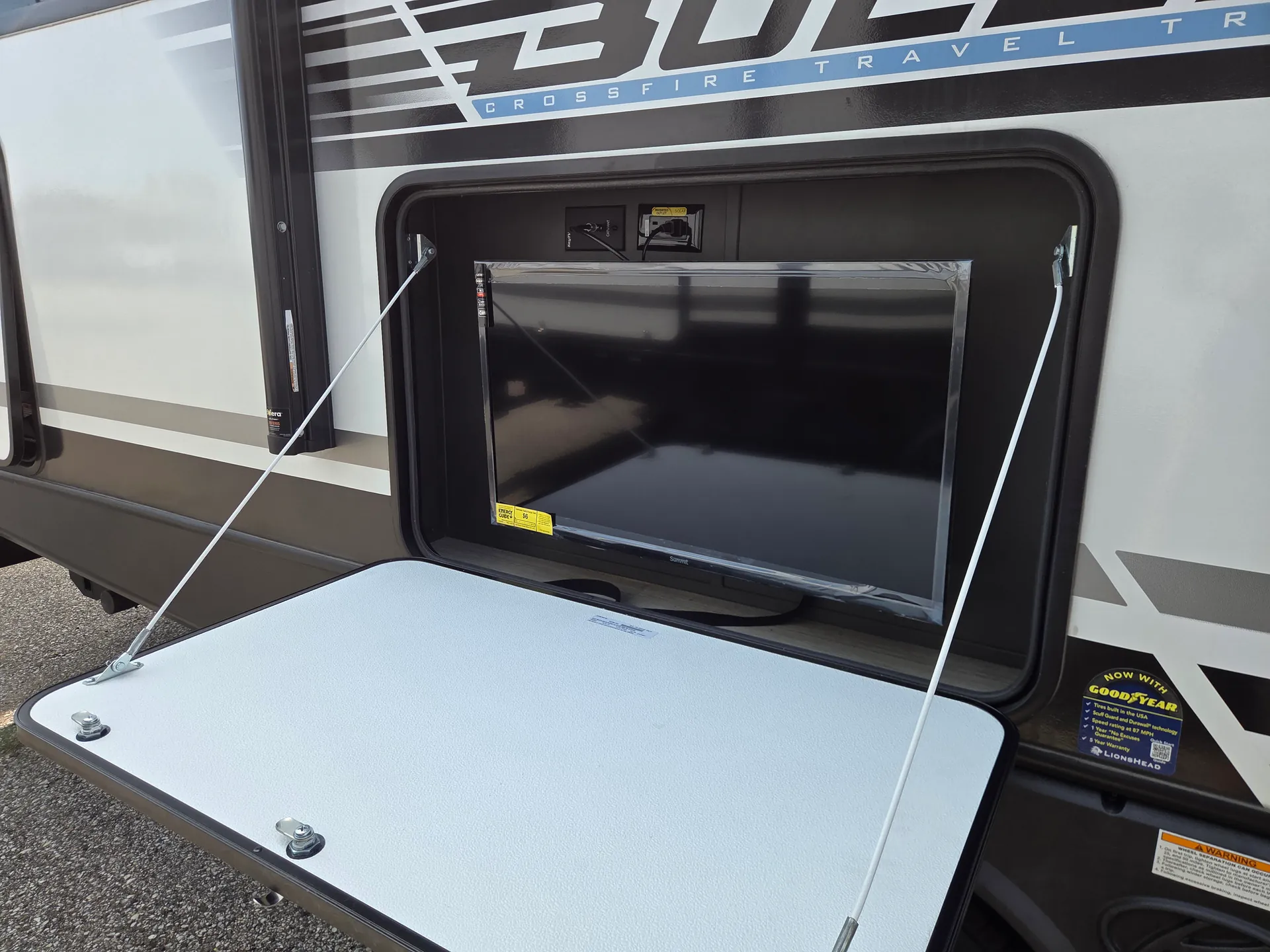 2025 Keystone Bullet Crossfire 270RKS - Photo 3